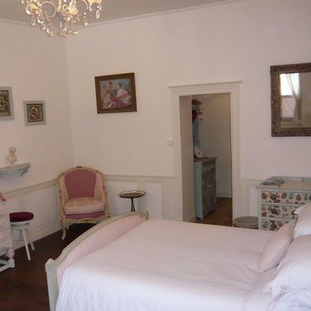 L'Arbre D'Ange Bed & Breakfast Монморийо Екстериор снимка