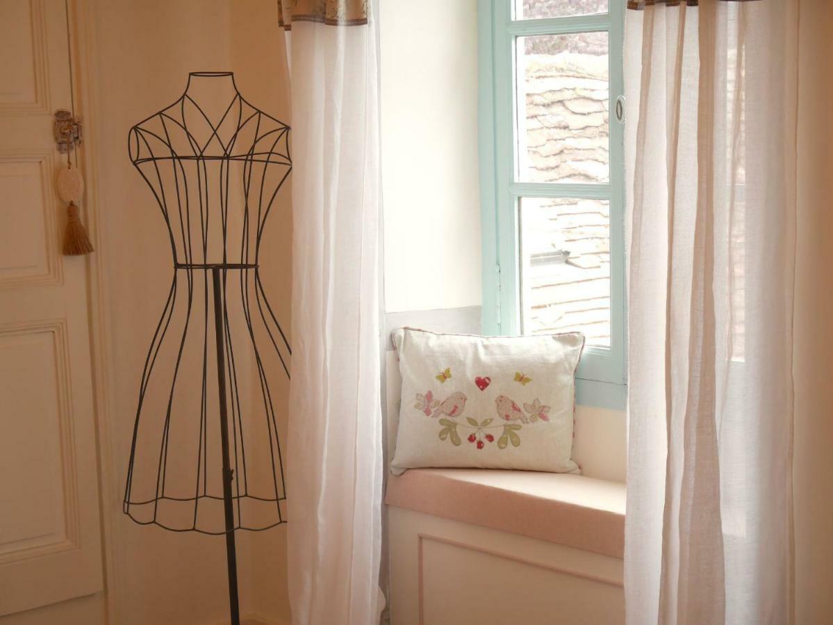 L'Arbre D'Ange Bed & Breakfast Монморийо Екстериор снимка