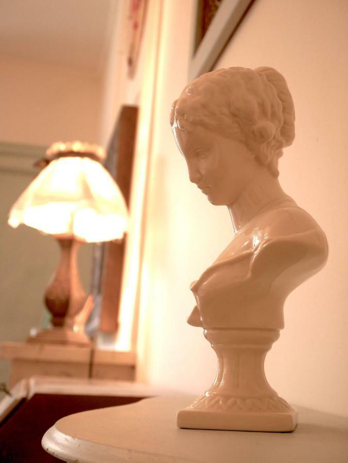 L'Arbre D'Ange Bed & Breakfast Монморийо Екстериор снимка