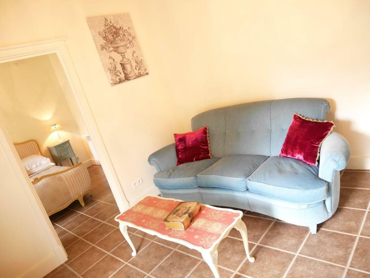 L'Arbre D'Ange Bed & Breakfast Монморийо Екстериор снимка
