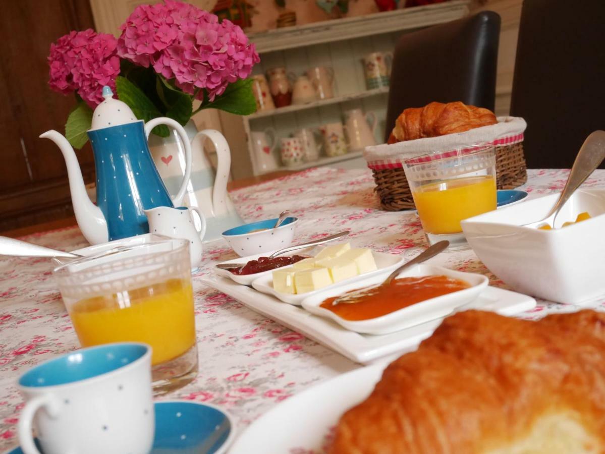 L'Arbre D'Ange Bed & Breakfast Монморийо Екстериор снимка