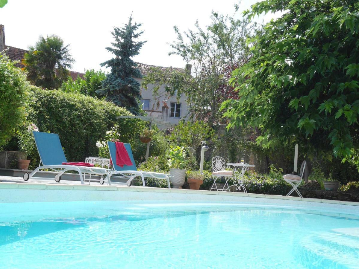 L'Arbre D'Ange Bed & Breakfast Монморийо Екстериор снимка