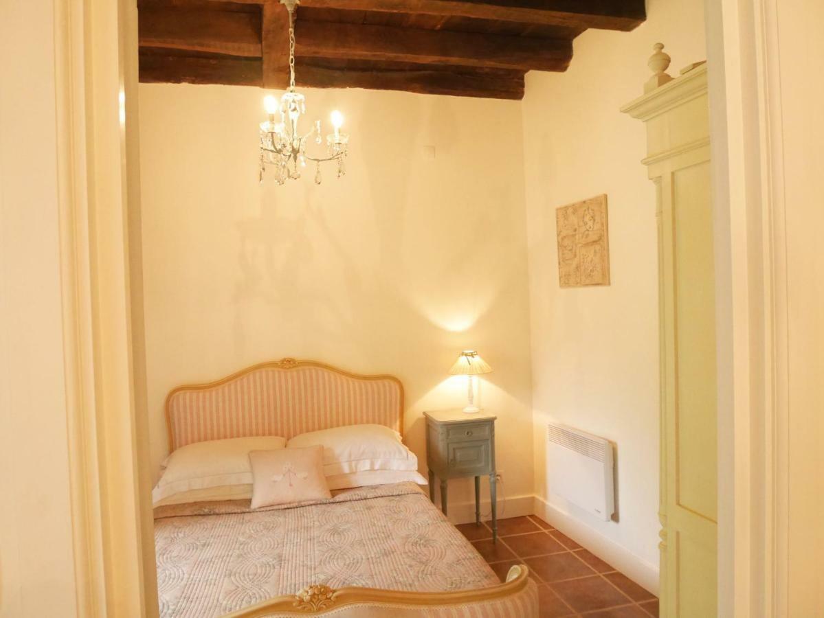 L'Arbre D'Ange Bed & Breakfast Монморийо Екстериор снимка