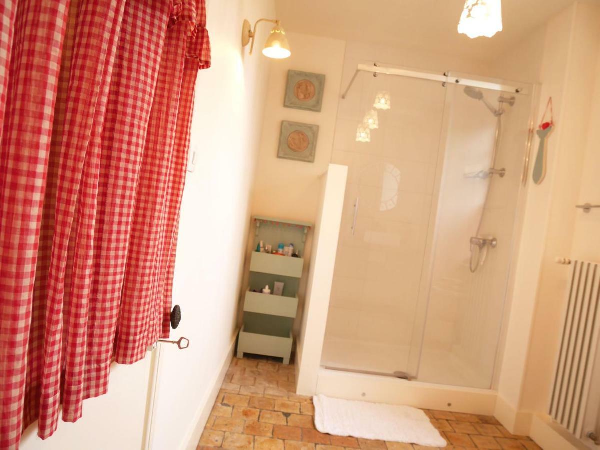 L'Arbre D'Ange Bed & Breakfast Монморийо Екстериор снимка