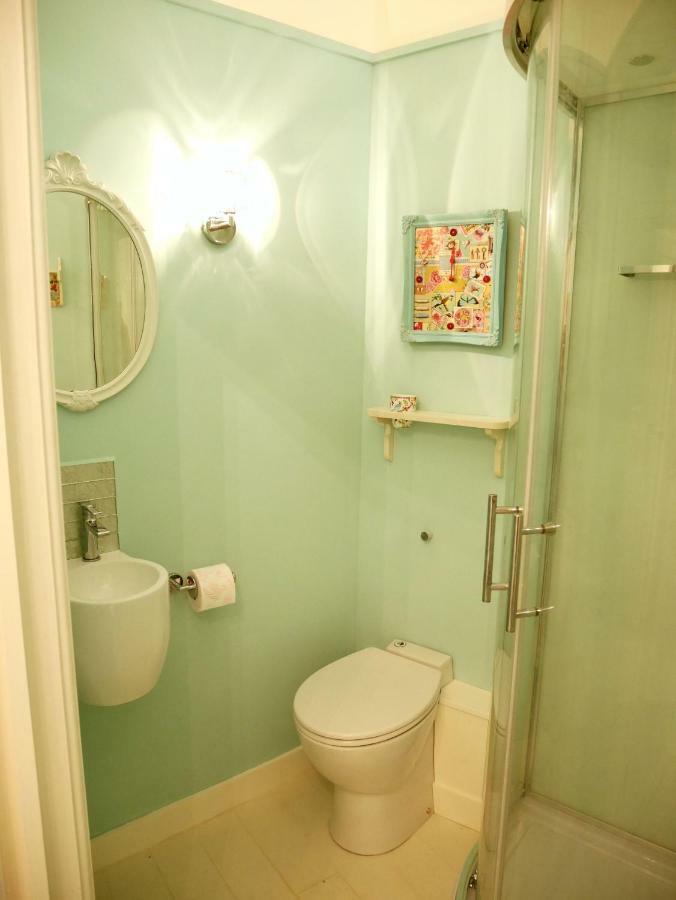 L'Arbre D'Ange Bed & Breakfast Монморийо Екстериор снимка