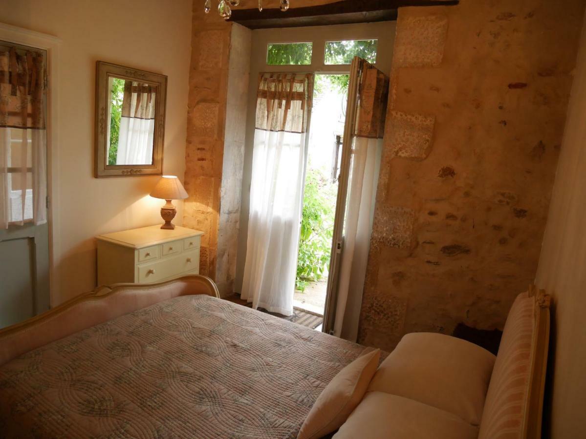L'Arbre D'Ange Bed & Breakfast Монморийо Екстериор снимка