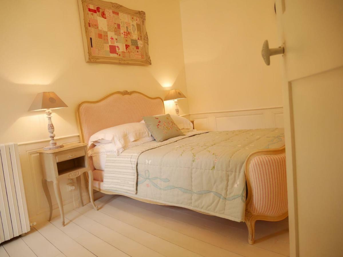 L'Arbre D'Ange Bed & Breakfast Монморийо Екстериор снимка