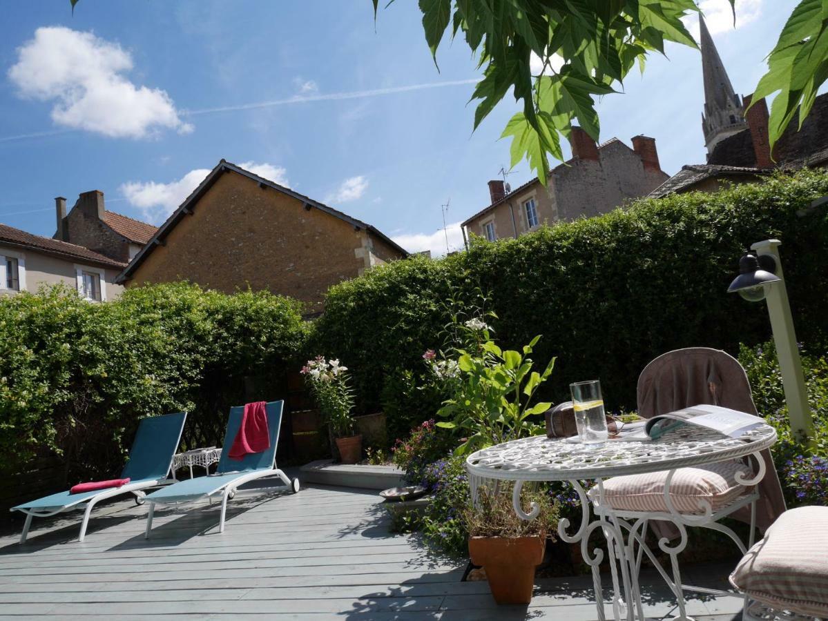 L'Arbre D'Ange Bed & Breakfast Монморийо Екстериор снимка