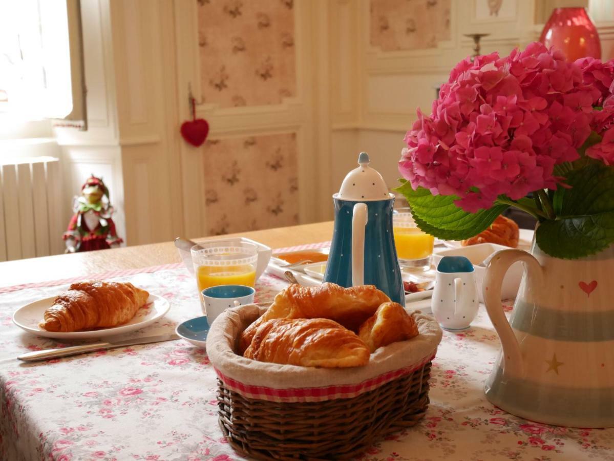 L'Arbre D'Ange Bed & Breakfast Монморийо Екстериор снимка