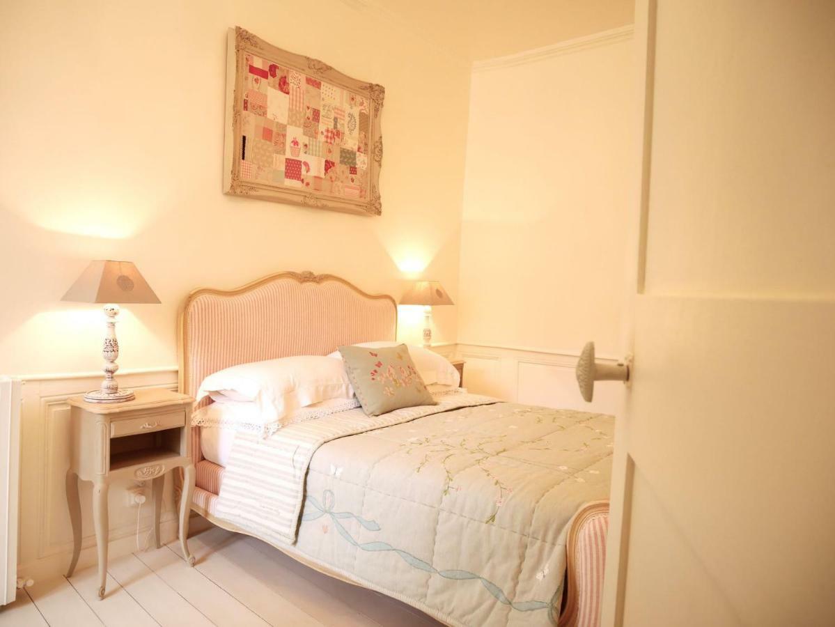 L'Arbre D'Ange Bed & Breakfast Монморийо Екстериор снимка