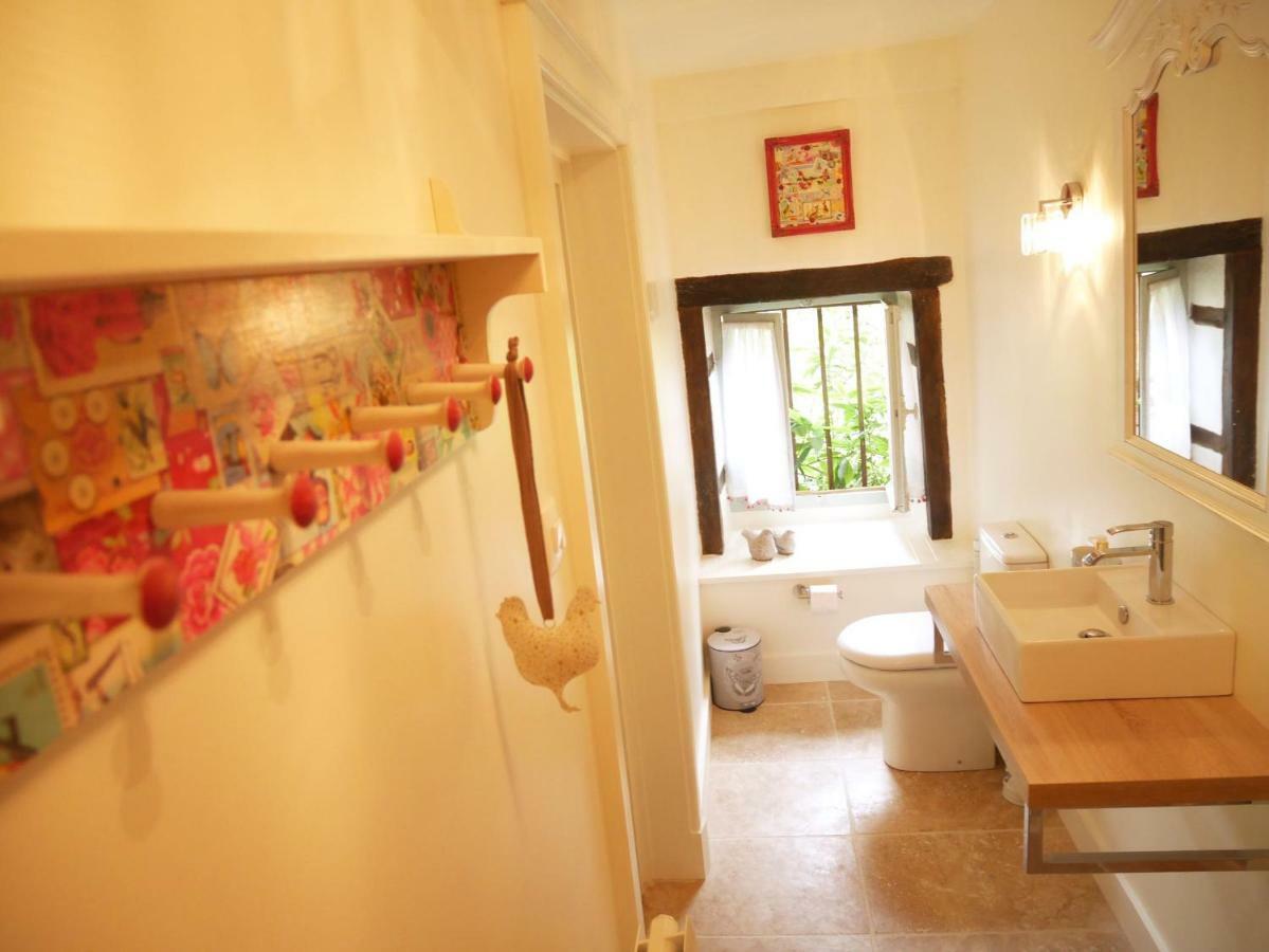 L'Arbre D'Ange Bed & Breakfast Монморийо Екстериор снимка