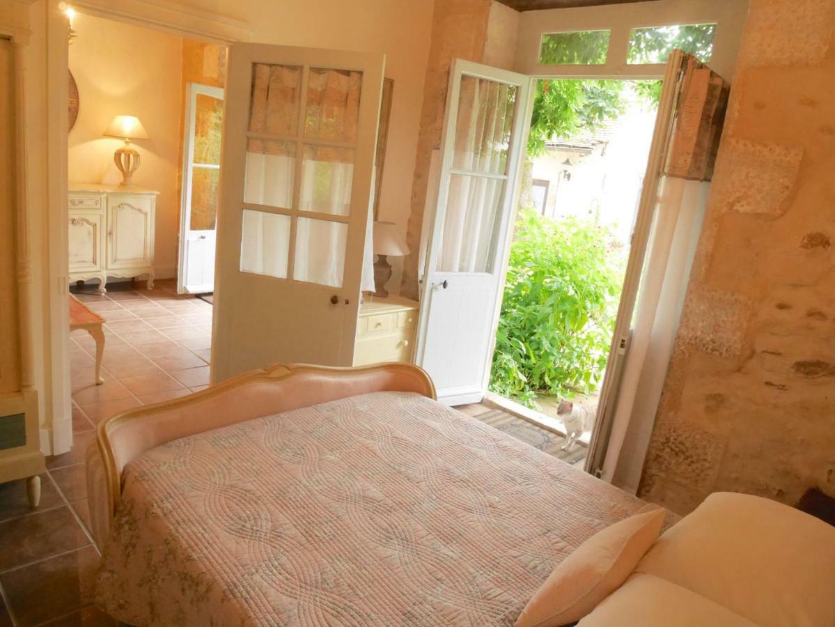 L'Arbre D'Ange Bed & Breakfast Монморийо Екстериор снимка