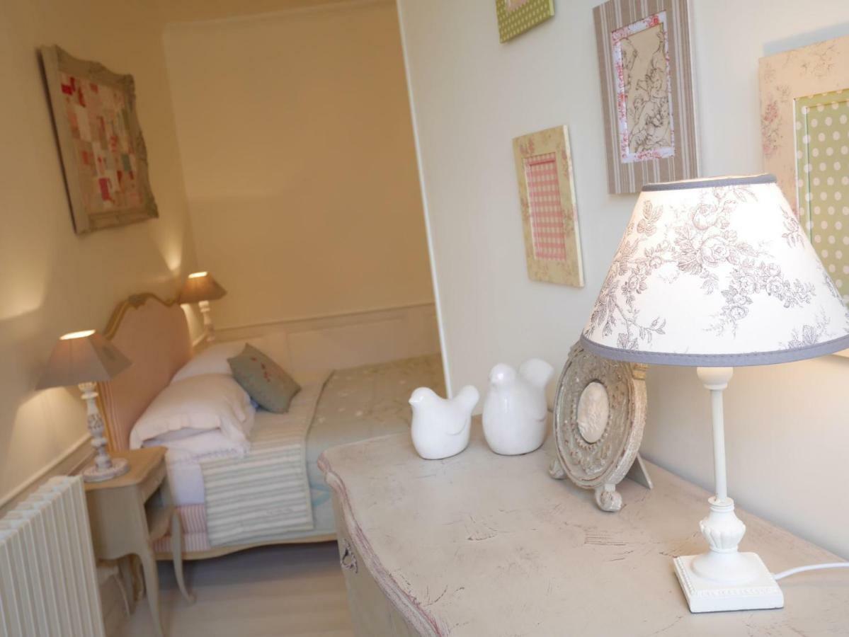 L'Arbre D'Ange Bed & Breakfast Монморийо Екстериор снимка