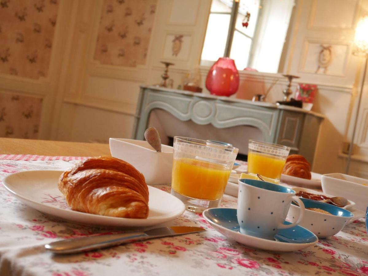 L'Arbre D'Ange Bed & Breakfast Монморийо Екстериор снимка
