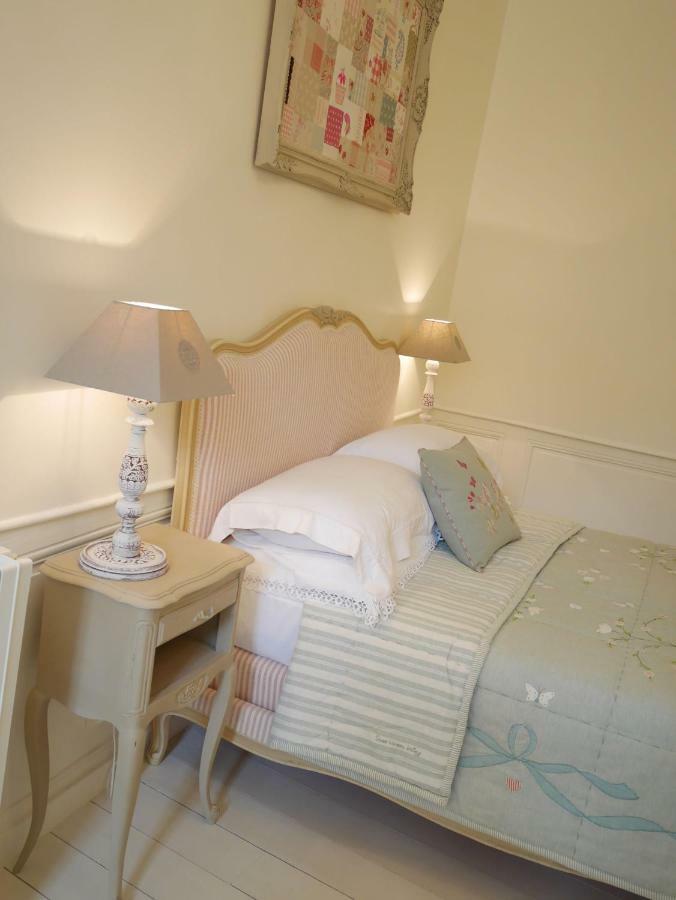 L'Arbre D'Ange Bed & Breakfast Монморийо Екстериор снимка