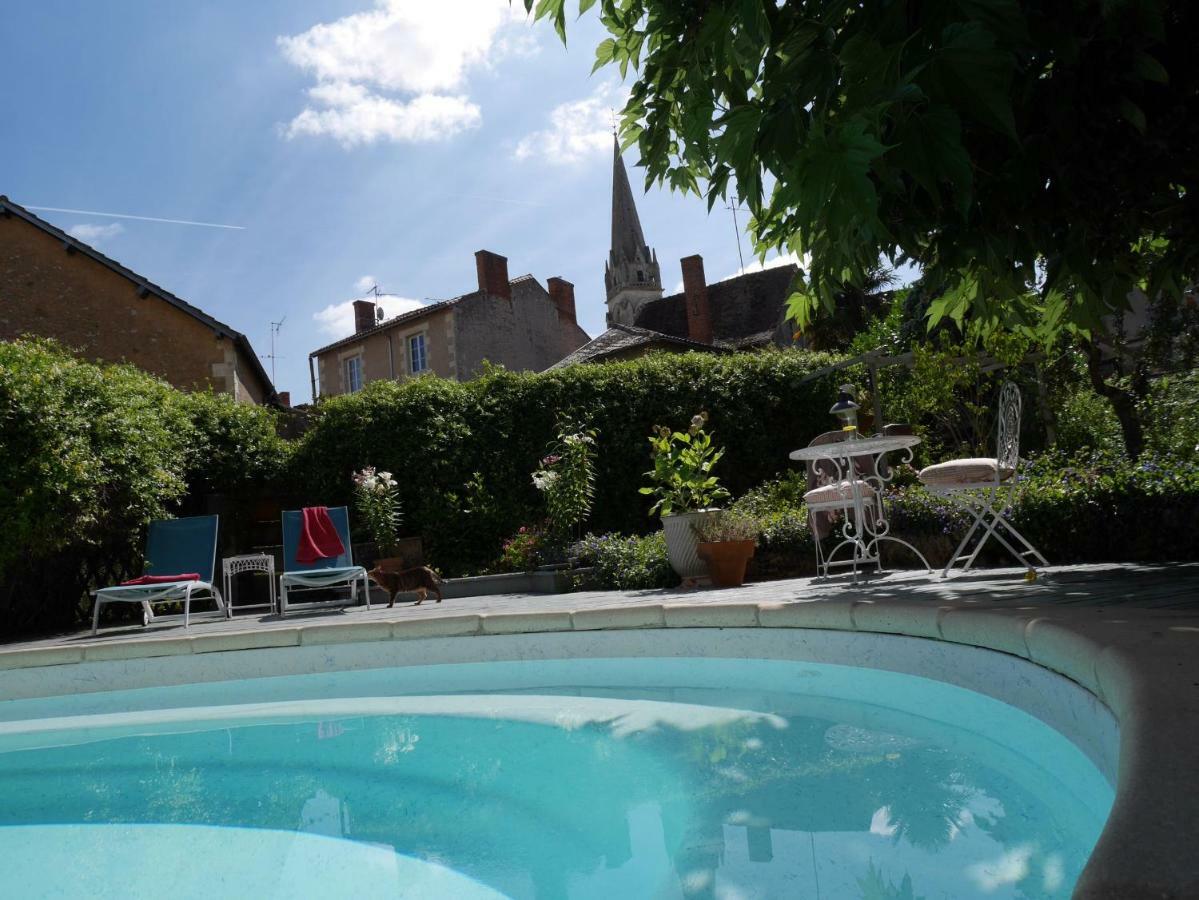 L'Arbre D'Ange Bed & Breakfast Монморийо Екстериор снимка