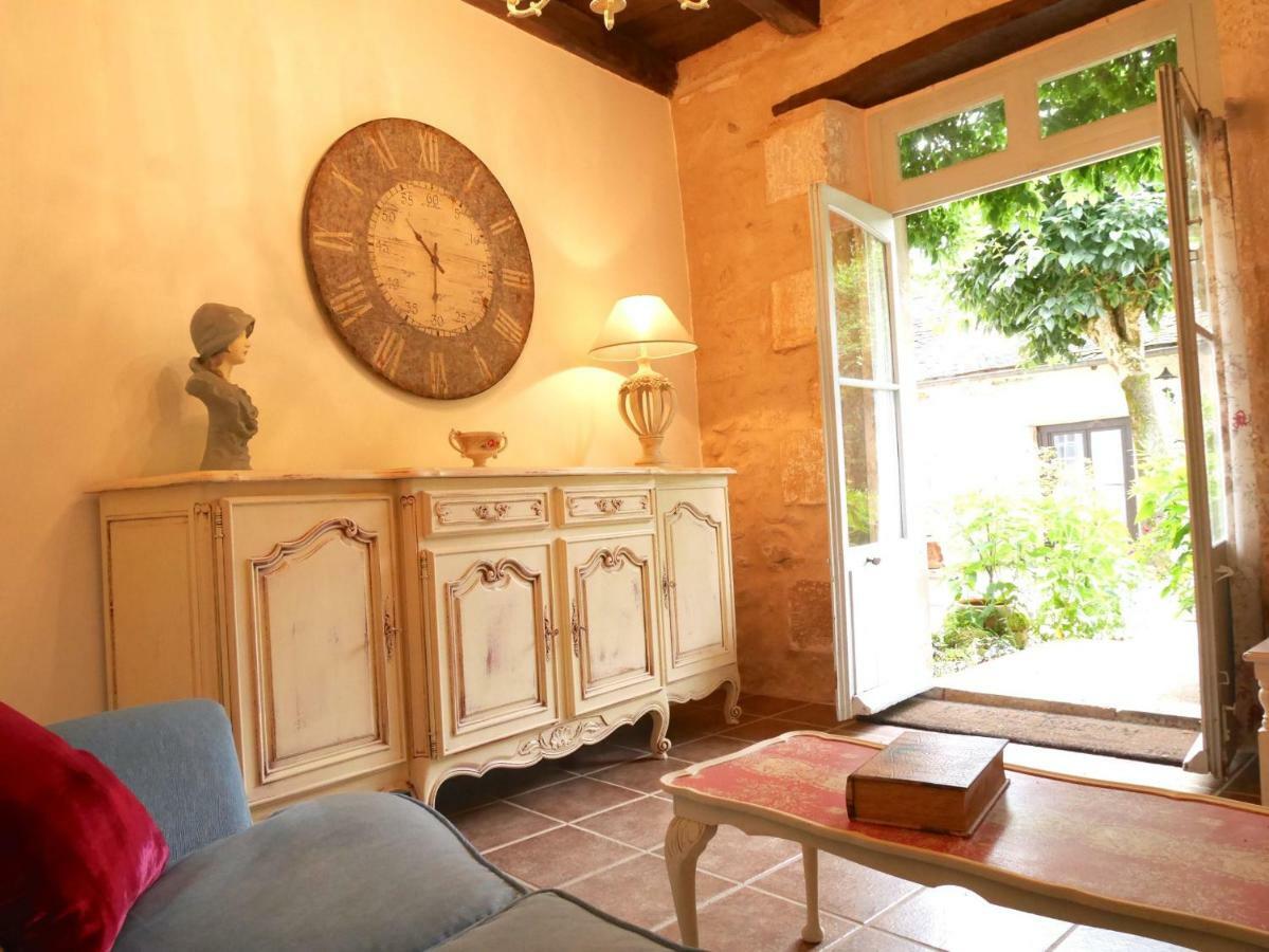 L'Arbre D'Ange Bed & Breakfast Монморийо Екстериор снимка
