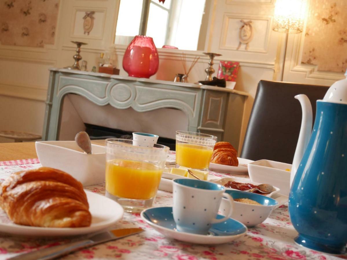 L'Arbre D'Ange Bed & Breakfast Монморийо Екстериор снимка