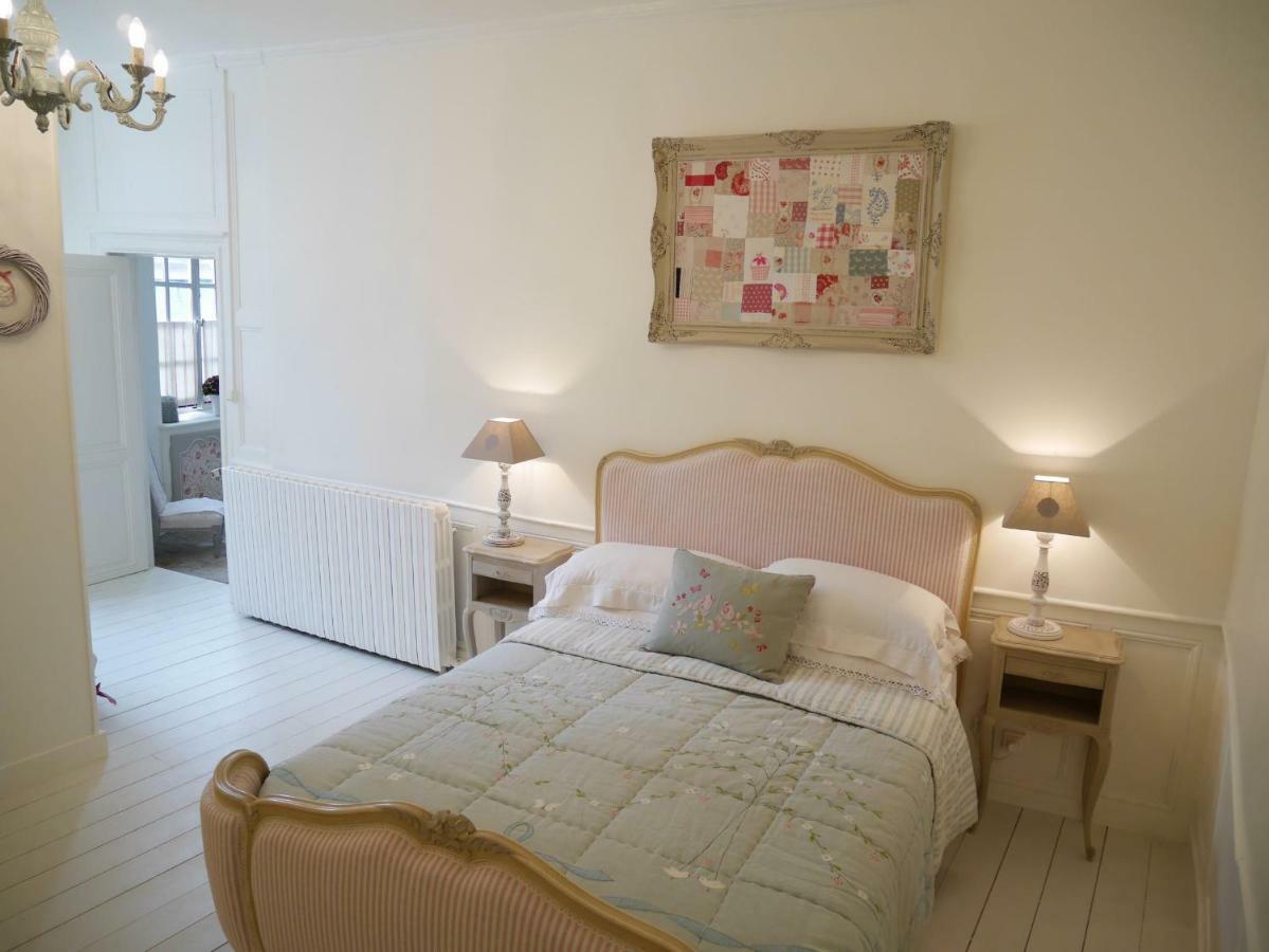 L'Arbre D'Ange Bed & Breakfast Монморийо Екстериор снимка