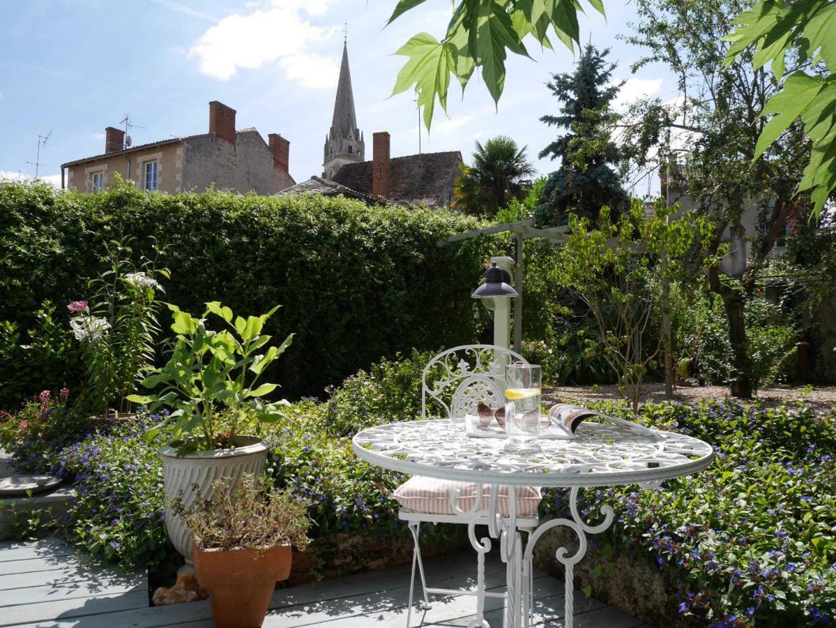 L'Arbre D'Ange Bed & Breakfast Монморийо Екстериор снимка