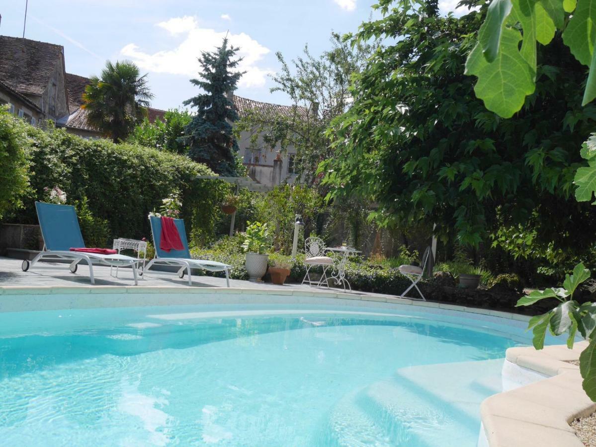 L'Arbre D'Ange Bed & Breakfast Монморийо Екстериор снимка