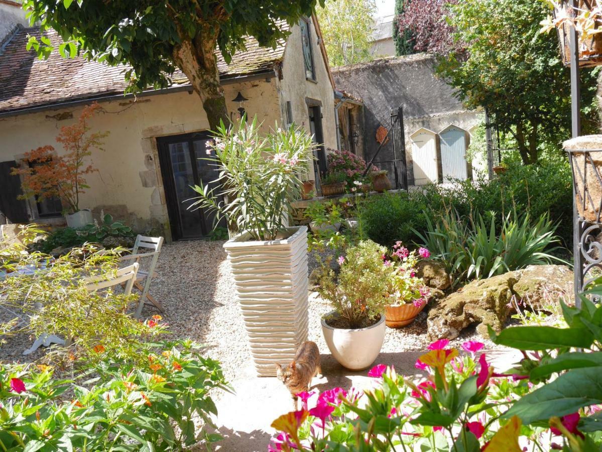 L'Arbre D'Ange Bed & Breakfast Монморийо Екстериор снимка