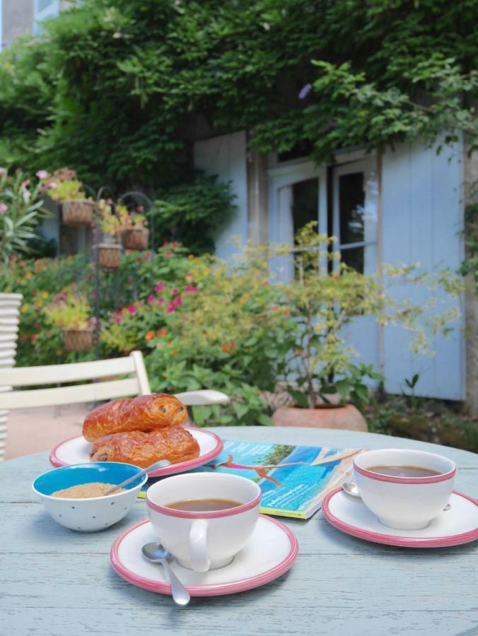 L'Arbre D'Ange Bed & Breakfast Монморийо Екстериор снимка