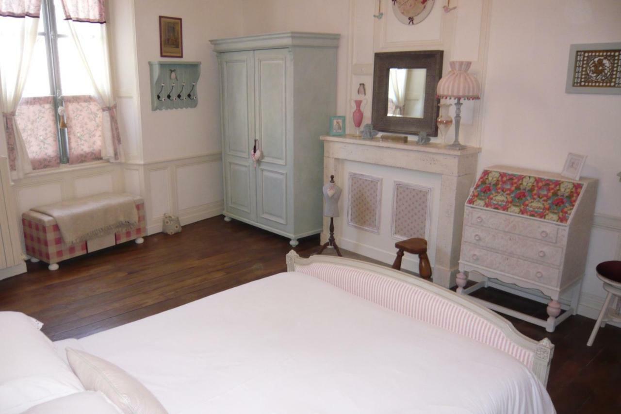 L'Arbre D'Ange Bed & Breakfast Монморийо Екстериор снимка