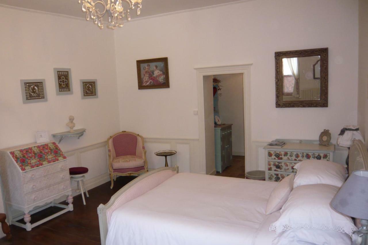 L'Arbre D'Ange Bed & Breakfast Монморийо Екстериор снимка