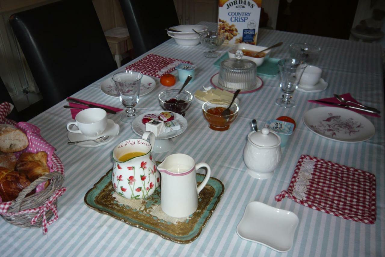 L'Arbre D'Ange Bed & Breakfast Монморийо Екстериор снимка